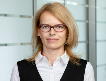 Katja Wostner, Davčna svetovalka